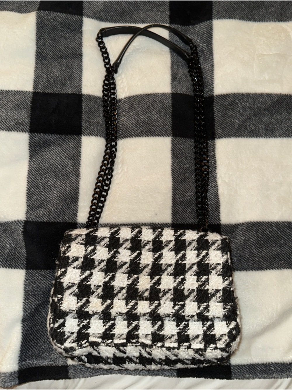 Dkny Black & White Houndstooth Chain Strap Crossbody